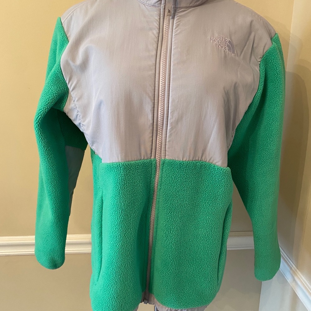 2 Northface Jackets - Picture 7 of 10